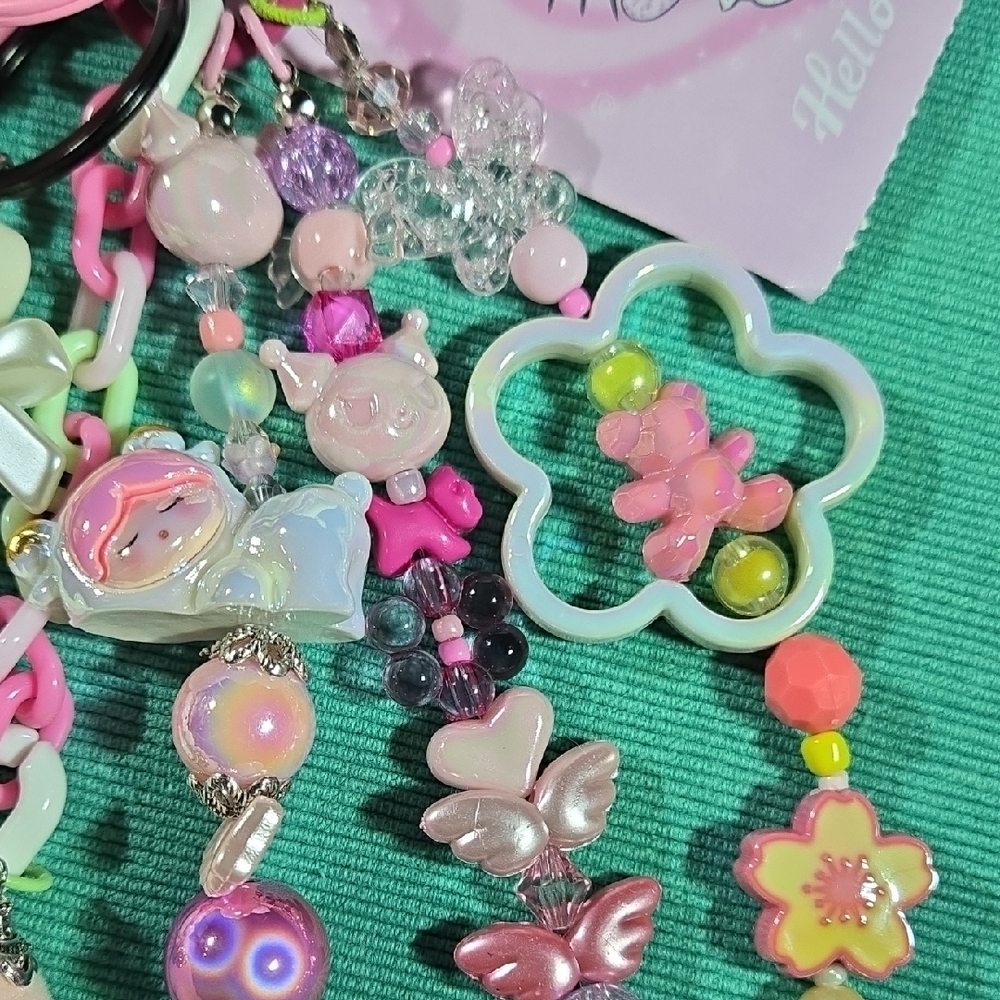 Sanrio Hello Kitty Angelic Bag Charm, Keychain - Picture 14 of 15